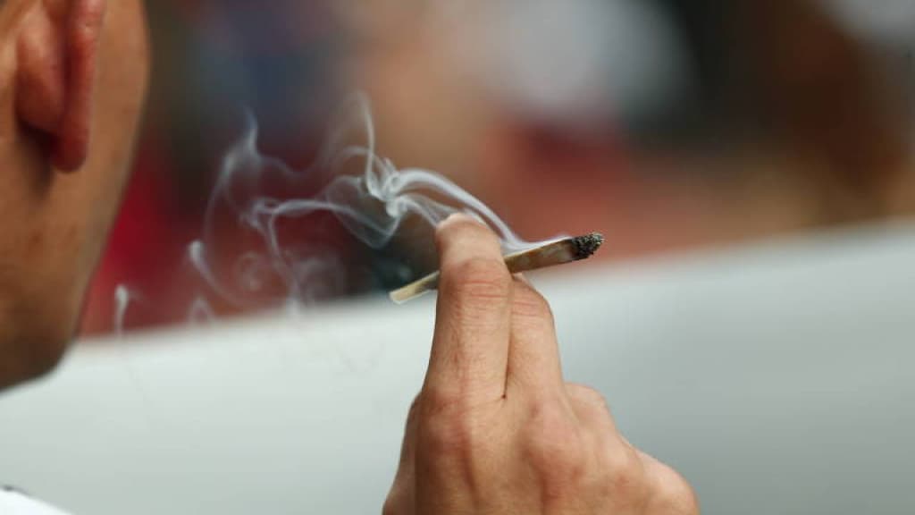 PM é acionada em escola após diretora encontrar alunos “chapados” de maconha