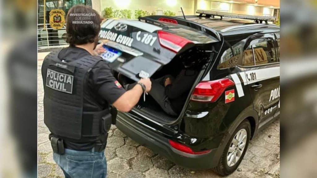 Advogado que meteu bala no amante da esposa é preso em Itapema