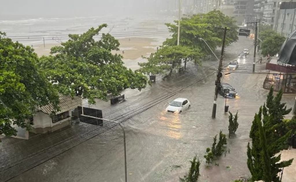 Chuva interdita avenidas de Balneário Camboriú