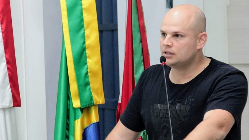Esaú Bayer promete combater os erros do governo Eloi