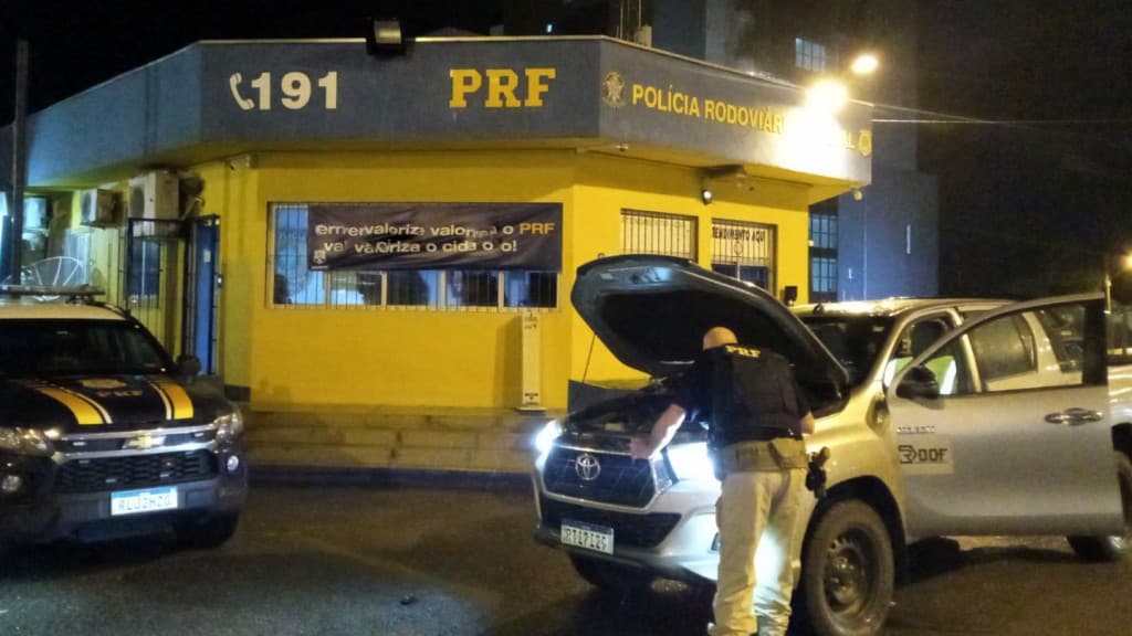 Homem é preso na BR-101, em Itapema, com carro furtado de MG