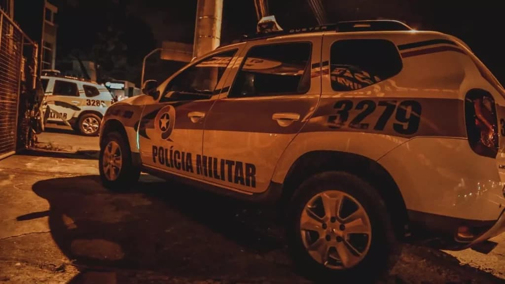 Passageiro esfaqueia motorista de APP após ser impedido de sentar no banco da frente
