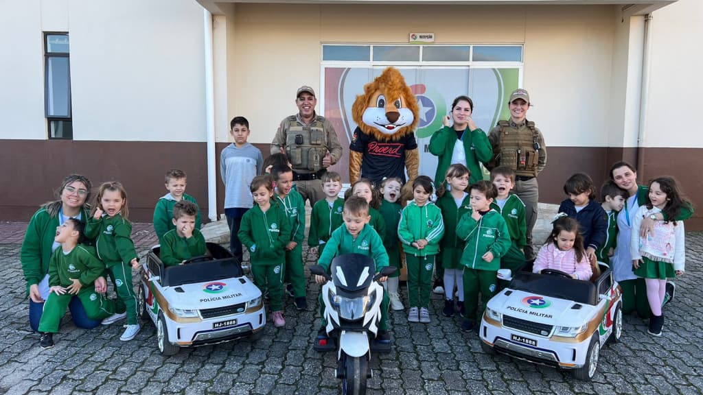 Crianças de Tijucas recebem dia de educação no trânsito com a Polícia Militar