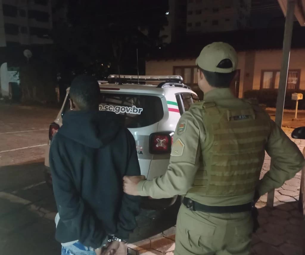 Homem aterroriza ex-namorada e é preso em São João Batista