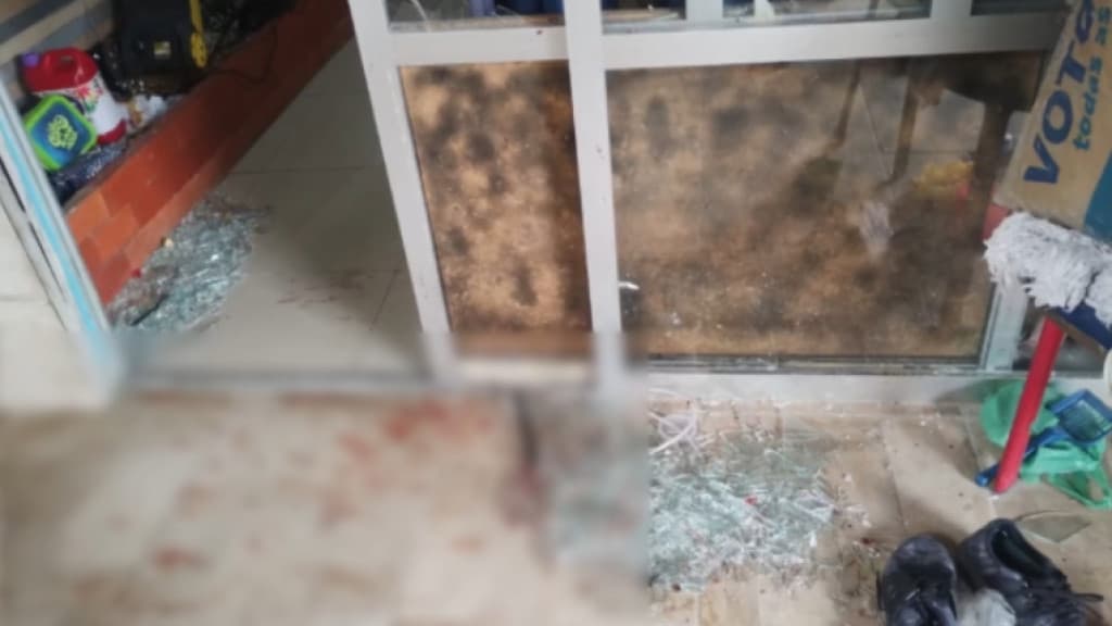 Homem vem visitar filha em BC, discute com ex-esposa e quebra porta de vidro