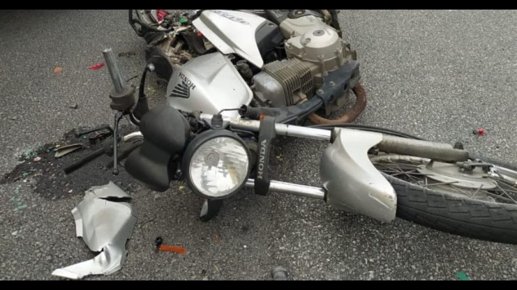 Mulher morre em acidente envolvendo moto e carreta na BR-101 em São José