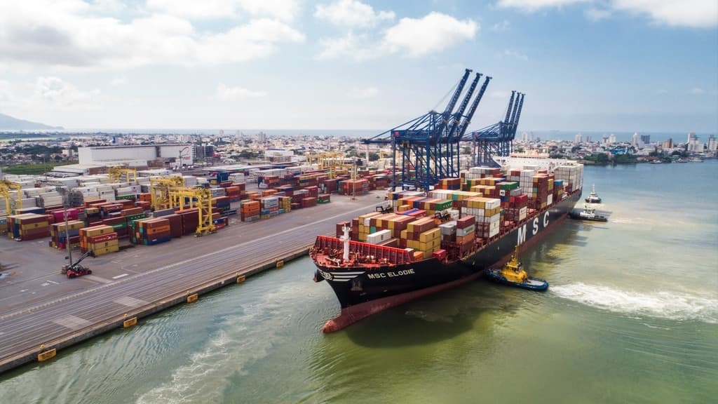 Porto de Navegantes investe R$ 1 bilhão para receber os maiores cargueiros globais