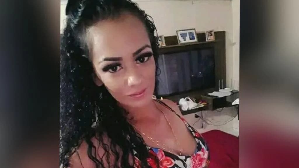 Mulher é morta a tiros por marido foragido da justiça em SC