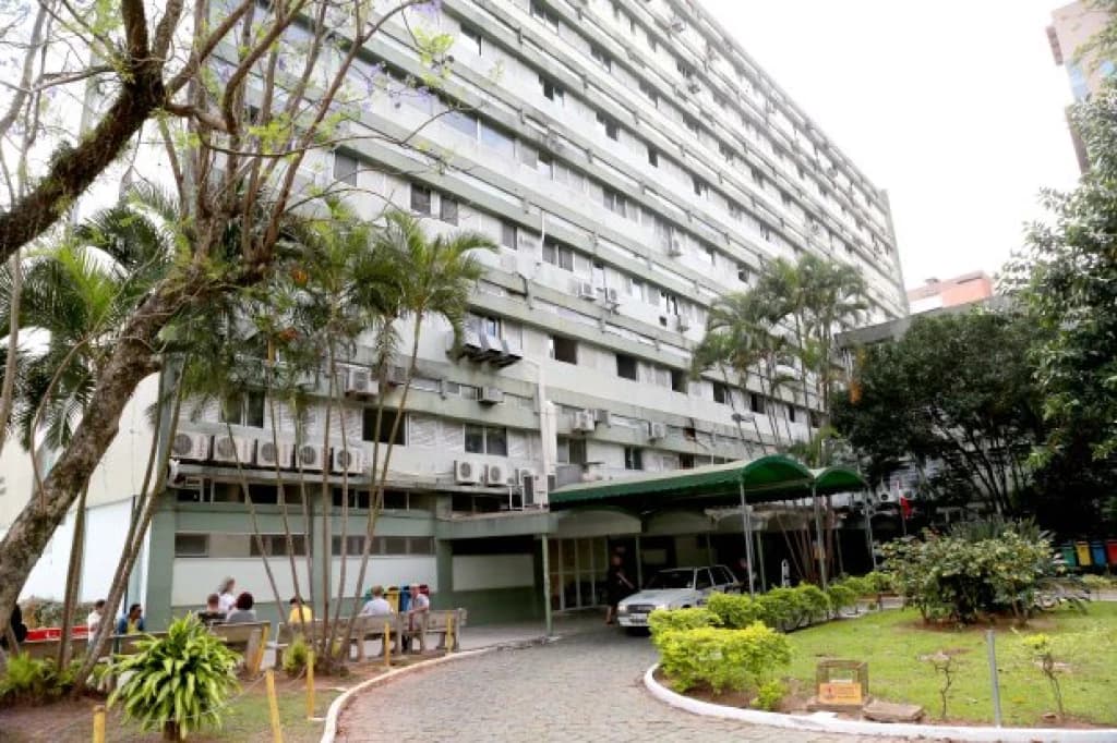 Médico é preso em flagrante por importunação sexual contra paciente, em Florianópolis