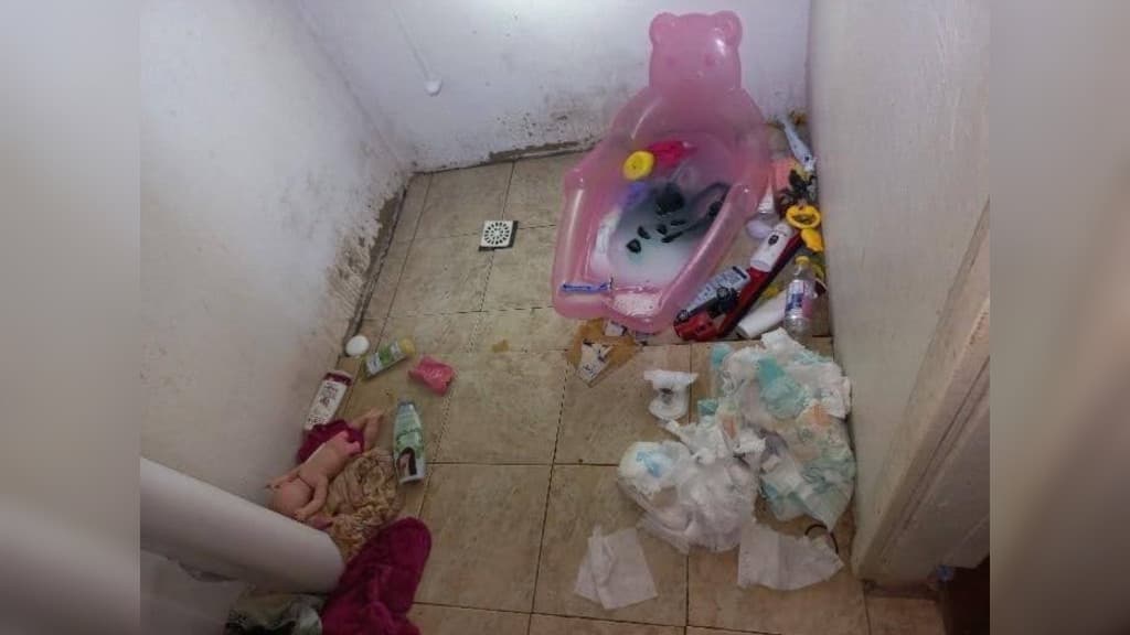 Polícia divulga imagens da casa onde crianças estavam abandonadas para mãe se prostituir