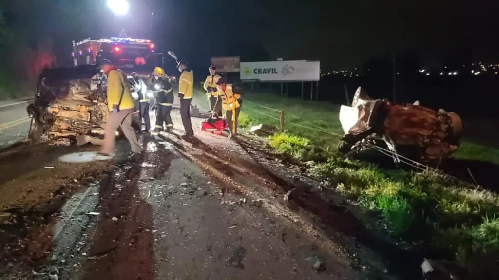Grave acidente deixa três mortos e um em estado grave na BR-470
