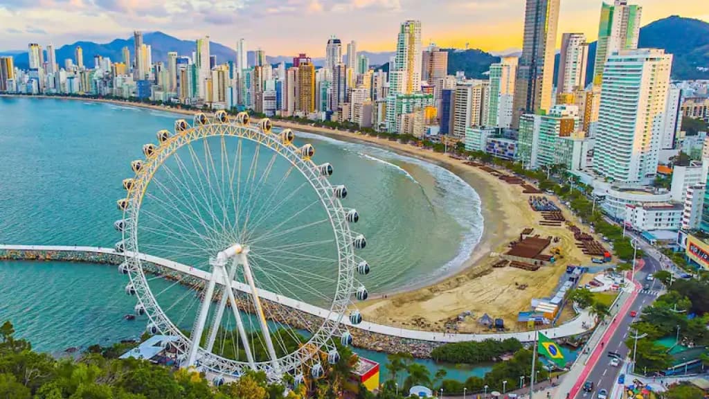 Balneário Camboriú é um dos 10 destinos mais procurados do Brasil