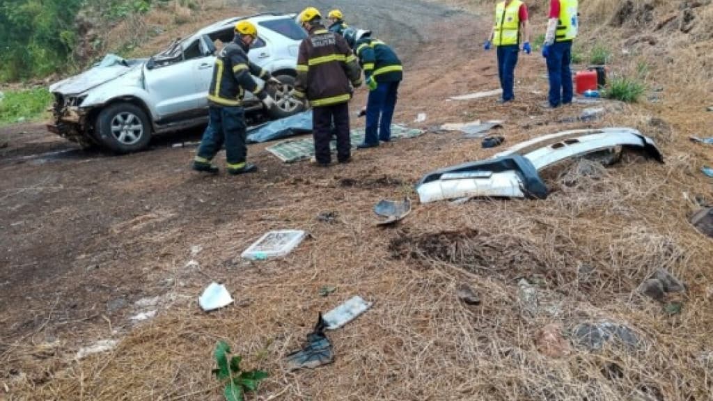 Motorista morre após caminhonete capotar na BR-282