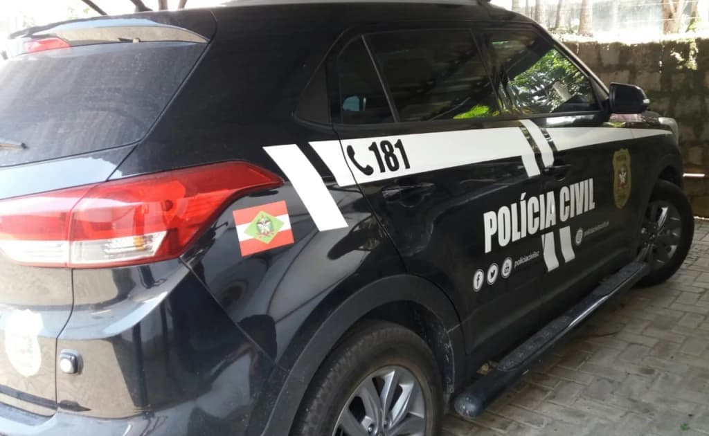 Polícia Civil cumpre mandado de prisão de condenado por feminicídio em Porto Belo