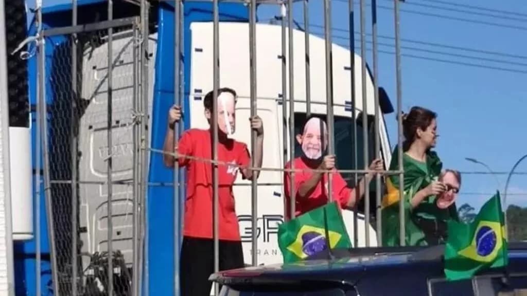 Pais enfrentam justiça após filhos participarem de protesto contra Lula