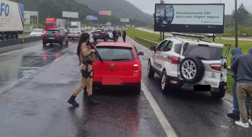Assaltantes são detidos antes das vítimas saberem que haviam sido furtadas em SJB