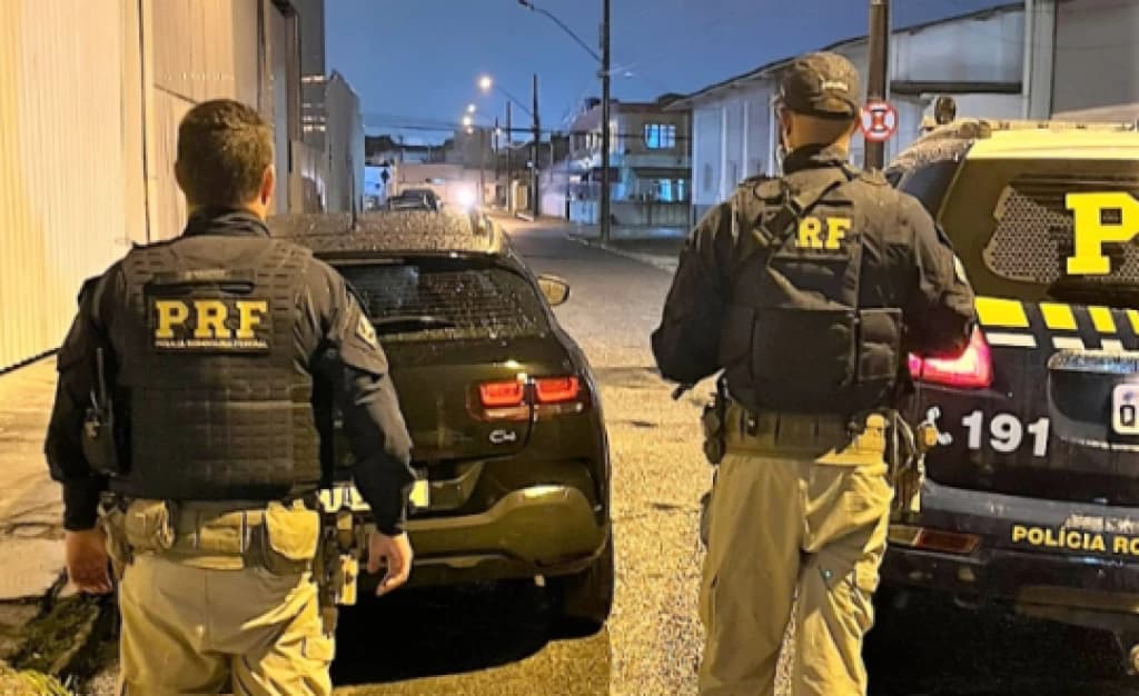 Motorista de aplicativo não devolve carro de locadora e acaba preso na BR-101