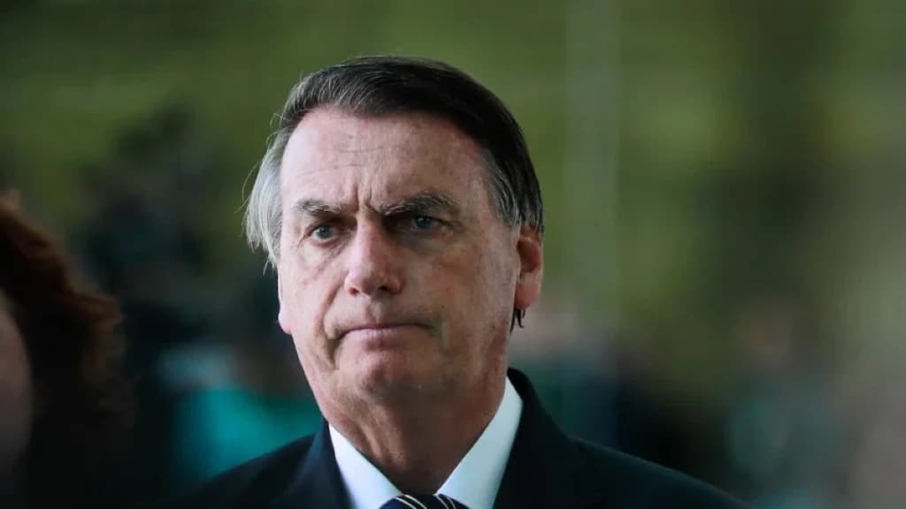 Bolsonaro é internado em São Paulo