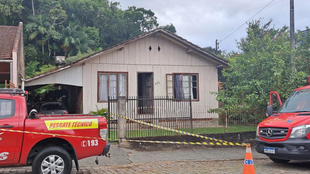 Homem é brutalmente assassinado dentro de sua casa após invasão