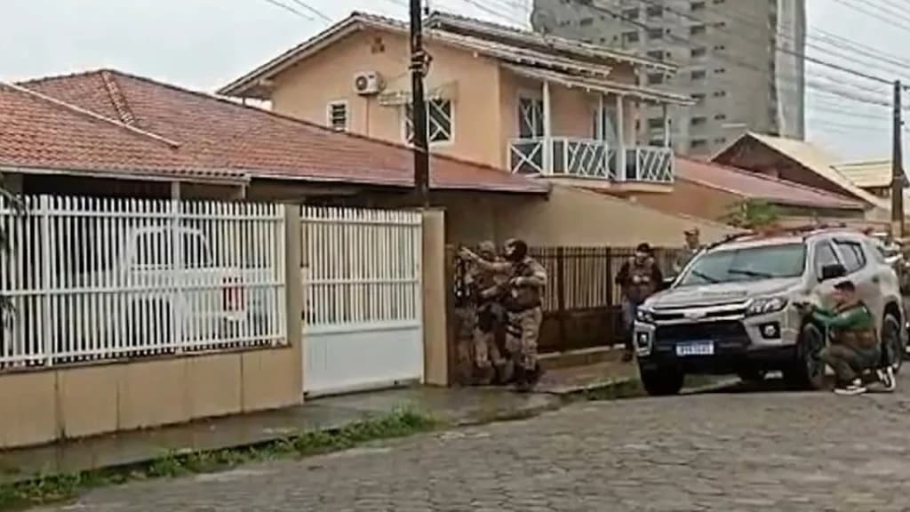 “Operação Mutley”: Quadrilha que aliciava caminhoneiros para o tráfico de drogas é presa no PR e SC