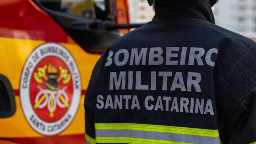 Resgate dramático após jet skis capotarem com família em Balneário Camboriú