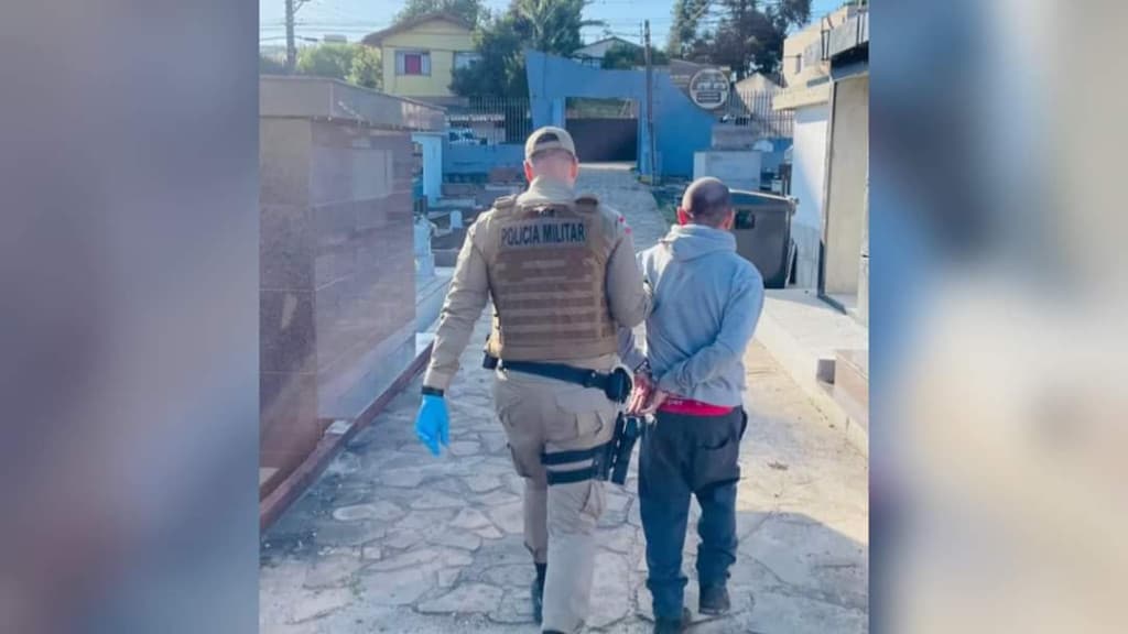 Homem é preso após passar a mão em menina dentro de cemitério em SC
