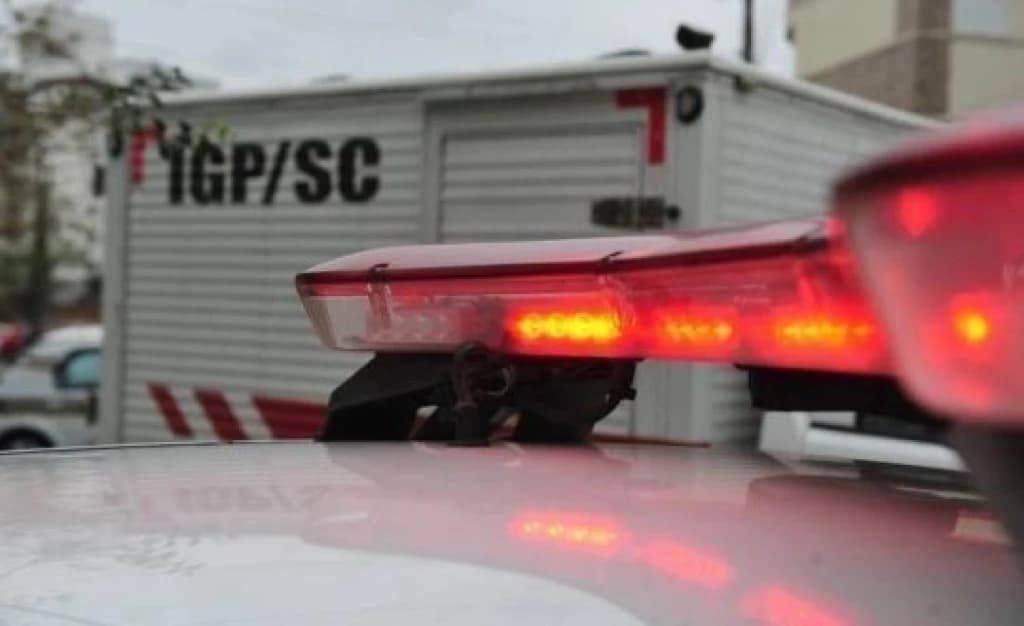 Homem morre atropelado ao atravessar BR-101 em São José