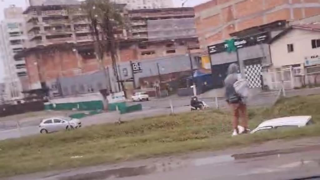 VÍDEO: Engavetamento na BR-101 em Itapema causa transtornos no tráfego