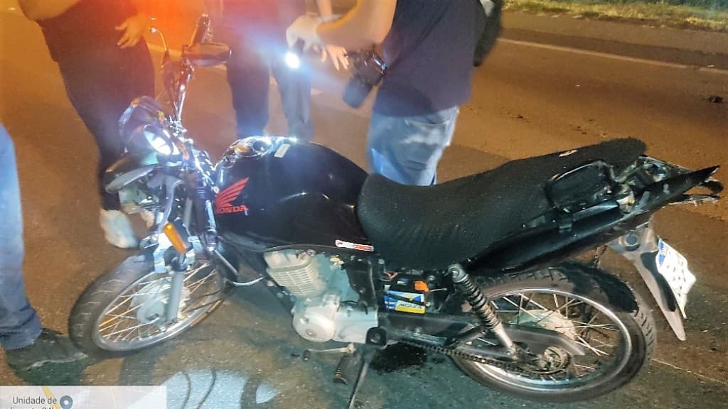 Acidente fatal envolvendo motocicleta e caminhão na BR-101, em BC, deixa dois mortos