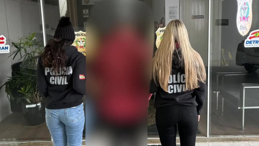 Homem preso por se passar por empresária para conseguir pornografia infantil