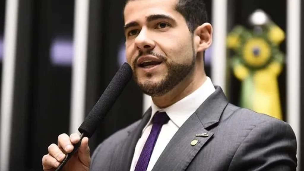 Deputado federal reage a assalto para proteger família e mata ladrão