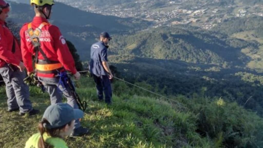 Homem sai ileso após queda de 30 metros: “Milagre”