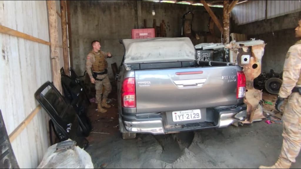 Hilux furtada em BC revela desmanche clandestino em Joinville