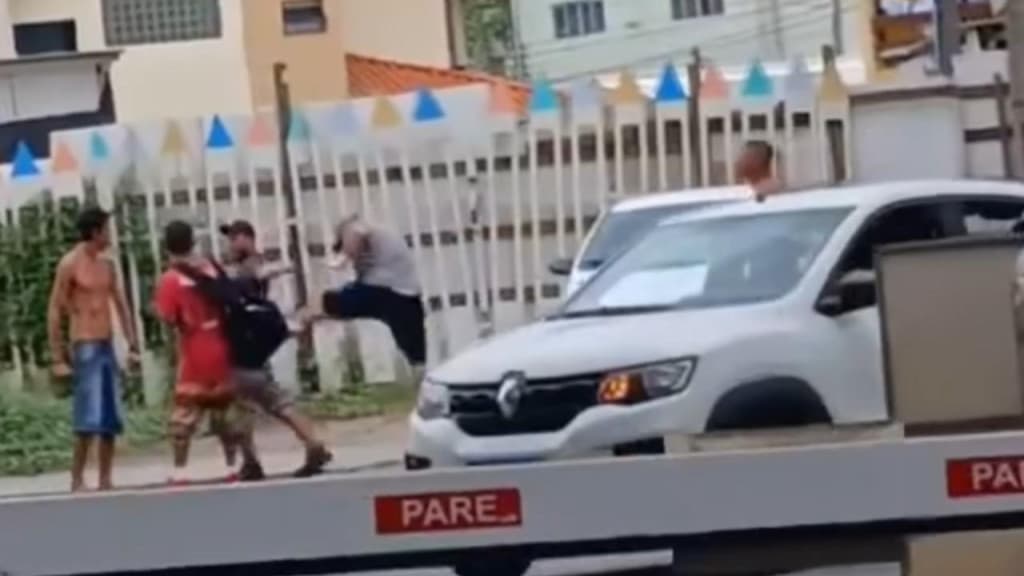 Briga entre moradores de rua assusta comerciantes em Itajaí