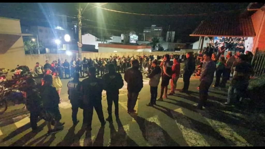 Comunidade presta homenagens às vítimas do atentado em creche de Blumenau
