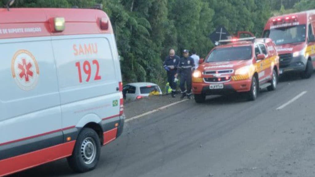 Idoso de 66 anos morre ao colidir contra barranco na SC-120