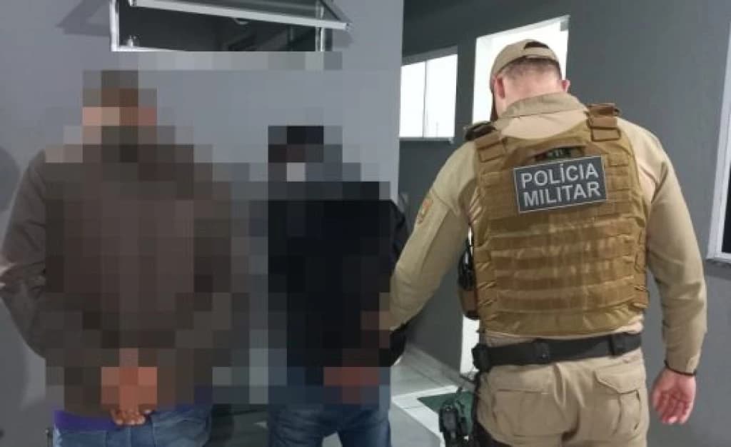 Dupla agride mulher para roubar celular e acaba atrás das grades em Itapema