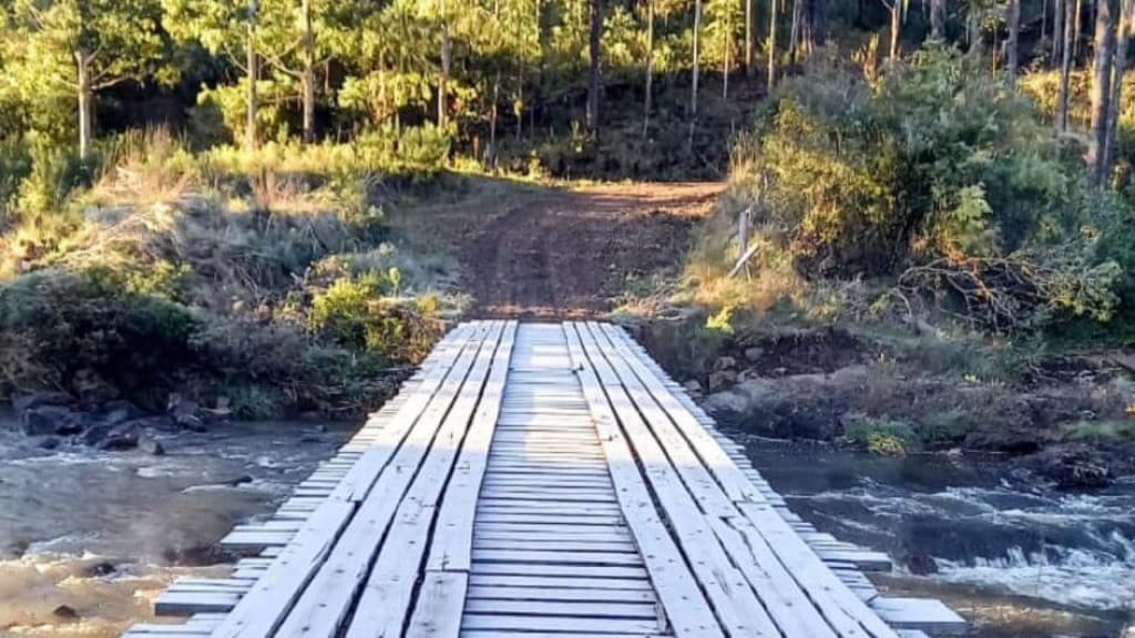 Geada surpreende e congela completamente ponte em SC