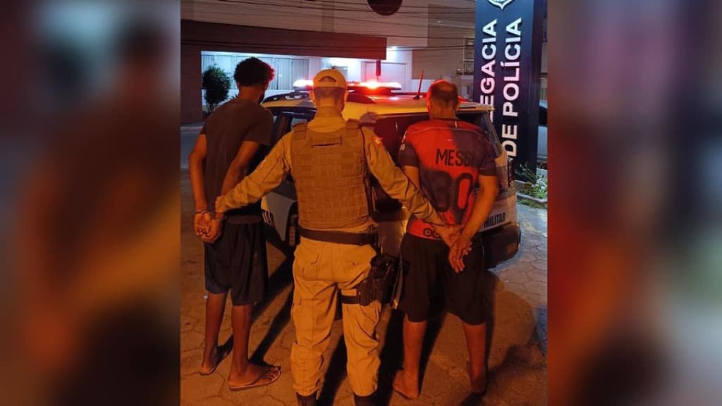 Turista argentino é furtado e dois homens são presos em Bombinhas