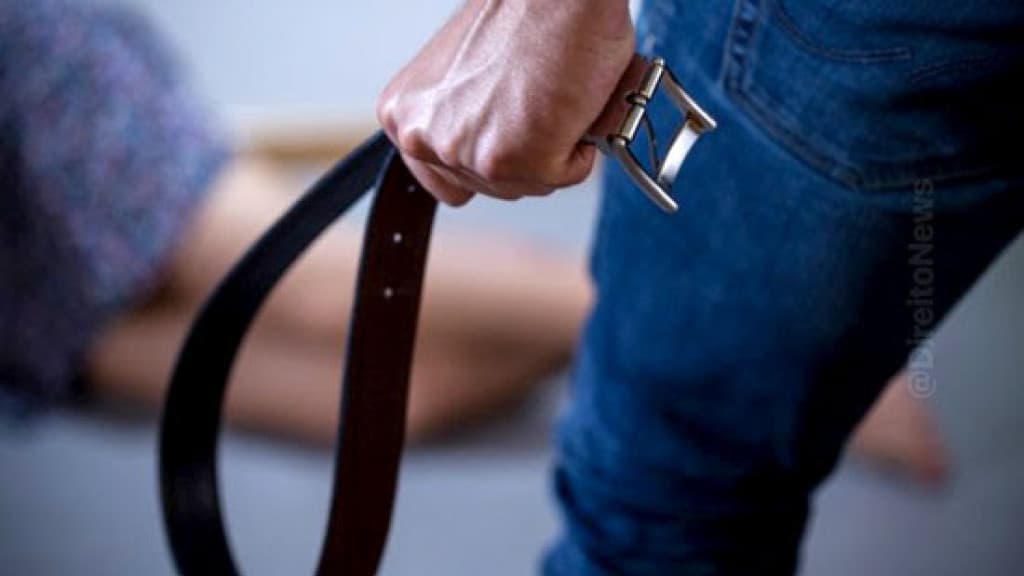 Homem é preso após tentar matar a ex-companheira estrangulada com cinto