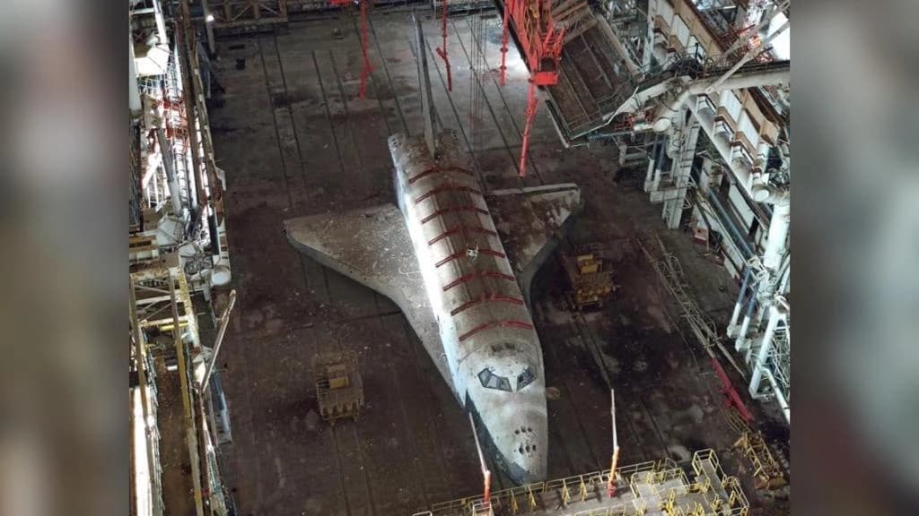 Nave espacial soviética que custou R$ 1 bilhão é encontrada abandonada em deserto