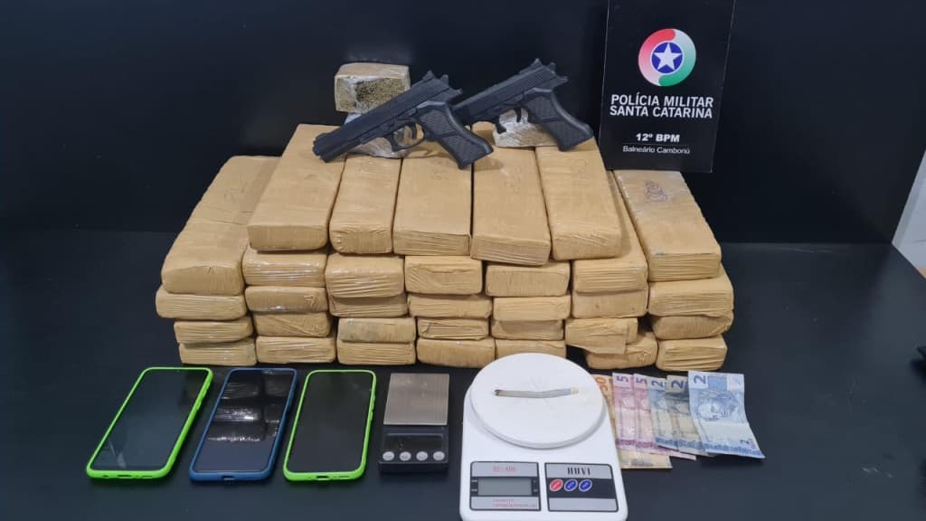 Criminoso transportava drogas e crianças no mesmo carro em Camboriú
