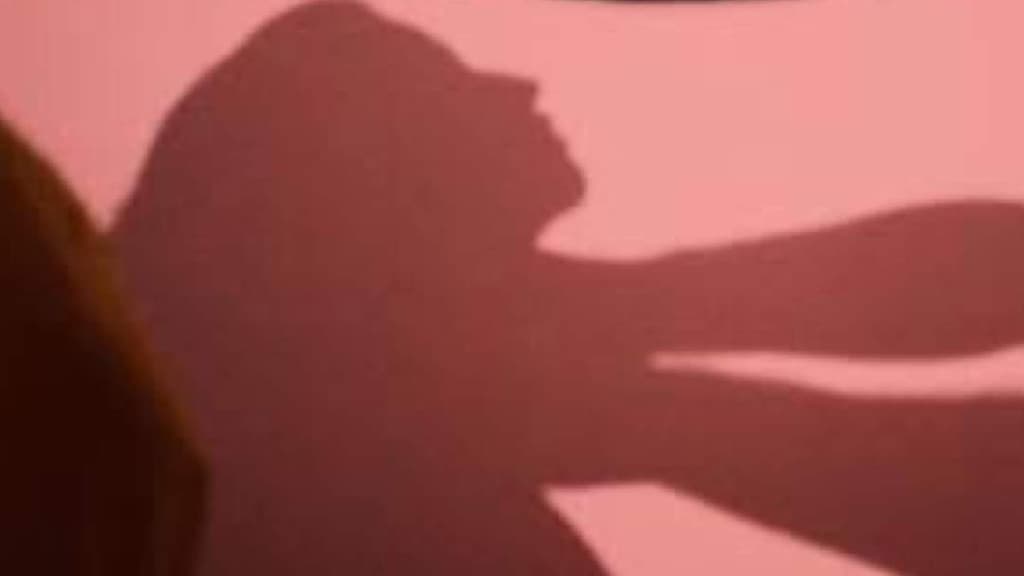 Homem é preso por agredir e enforcar a própria irmã