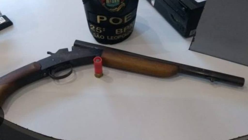 Padrasto abusa de criança e morre com tiro de calibre 12 na boca