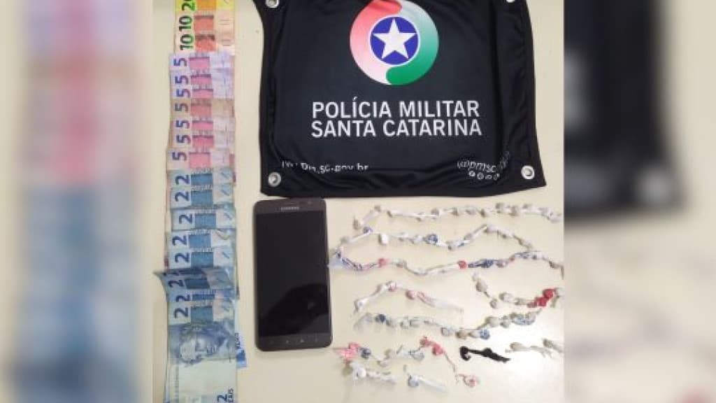 Trio é preso por tráfico de drogas em Itapema