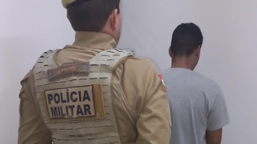 Homem é preso com cocaína no sapato em Nova Trento