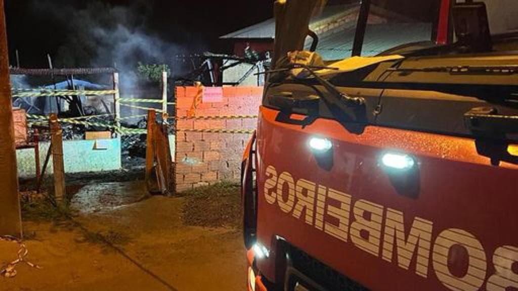 URGENTE: Crianças escapam, mas mãe e filho morrem queimados em incêndio