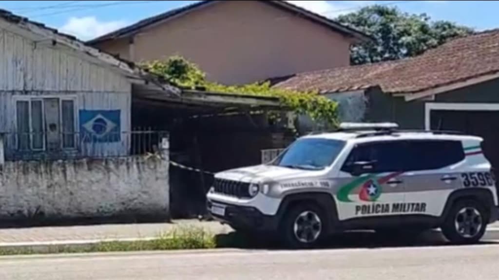 Idosa é encontrada morta com as mãos amarradas dentro de residência