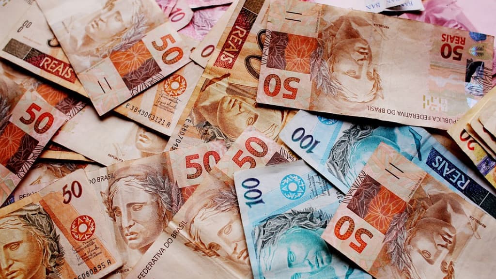 Idosa tem R$ 27 mil desviados de conta por neto e sogra