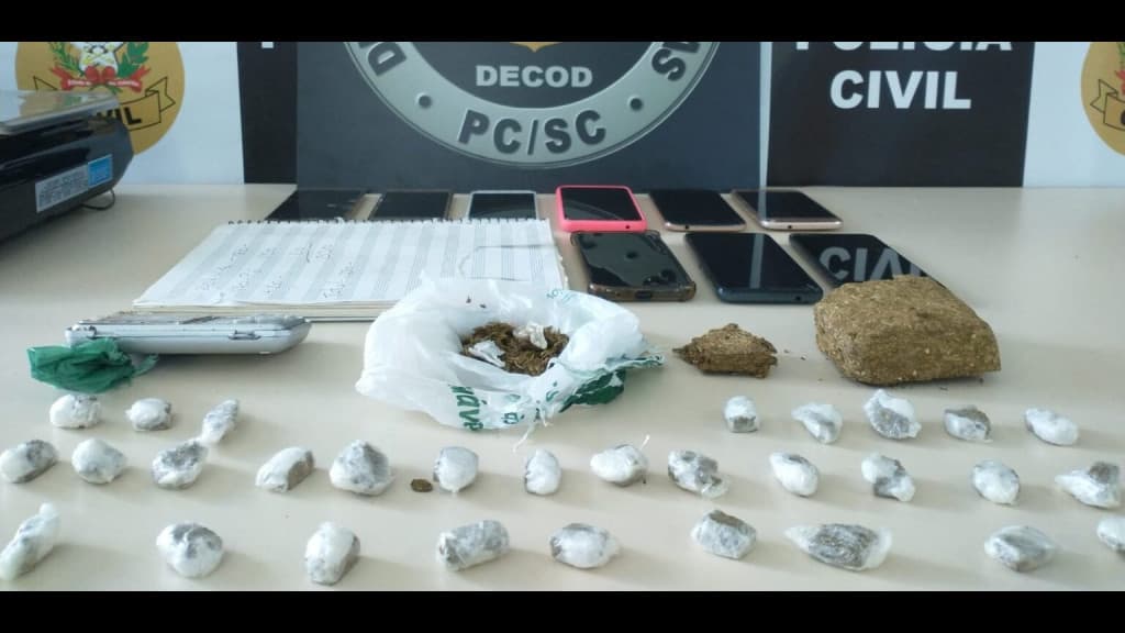 Polícia Civil prende três pessoas durante operação contra o tráfico de drogas na Capital